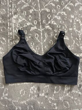 Medela Black Seamless Nursing Bra with Clip-Down Straps